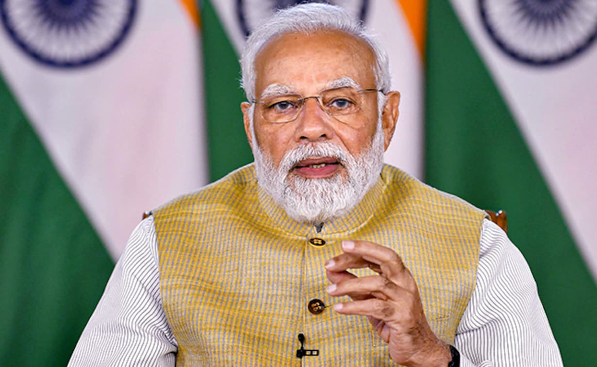 प्रधानमंत्री नरेंद्र मोदी कर रहे देश को संबोधित